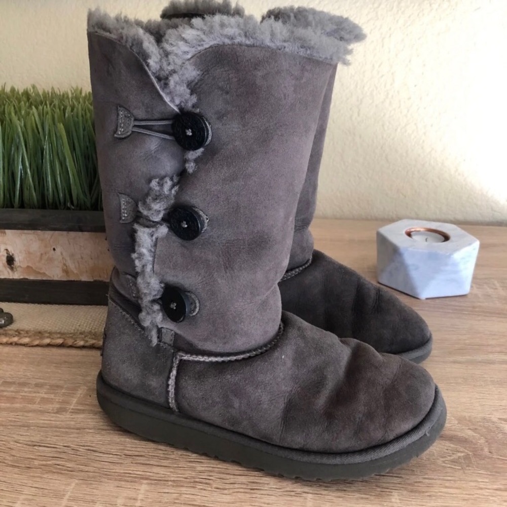 Grey Ugg Boots - Youth 4 Or Ladies 6